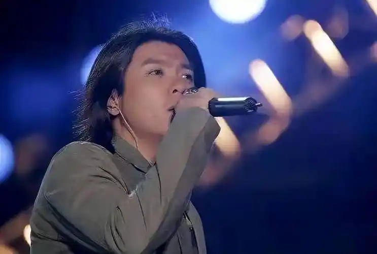 歌手阿杜:29岁出道红过林俊杰,巅峰期患上抑郁症,49岁宣布复出_工作