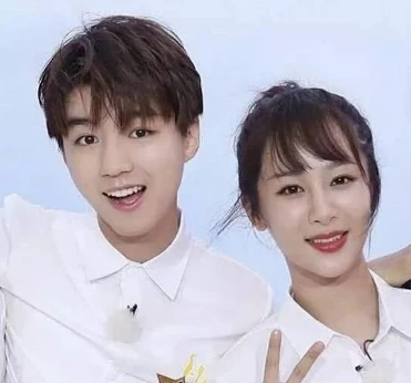 中餐厅:从杨紫和王俊凯打电话手势中看出了代沟,90后突然扎心