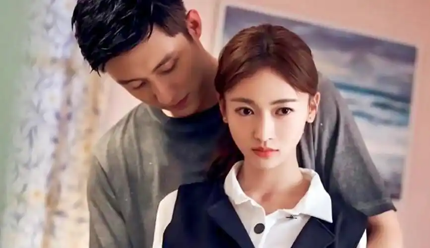 黄景瑜吴谨言醉酒地板吻