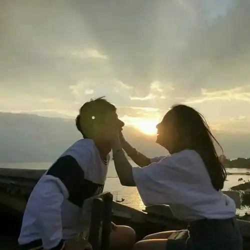 6,****的情侣头像:要一对情侣头像****的