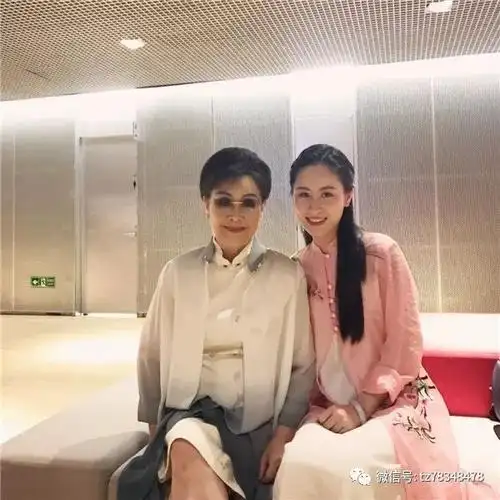 今日头条媒体聚焦天台美女古筝演奏家她的筝路历程动