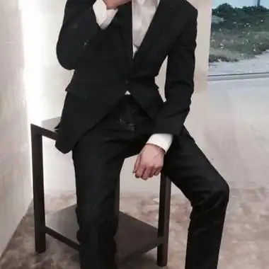 西装帅气男生头像