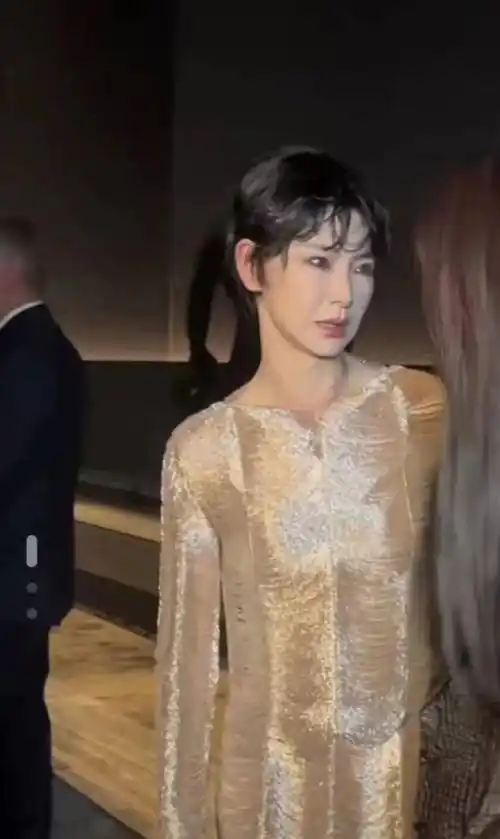 当39岁戚薇和45岁刘涛同框,我才知道皮相美和骨相美的区别_皮肤_状态