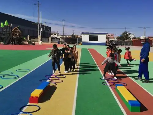 "阳光体育,快乐成长"——镶黄旗娜荷芽幼儿园户外体育活动