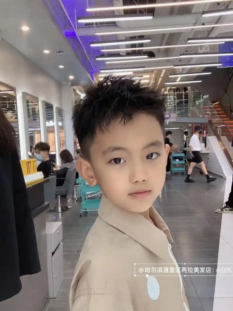小男孩帅气发型 小男孩烫发发型 超帅推荐 今日烫发 16615颜值不
