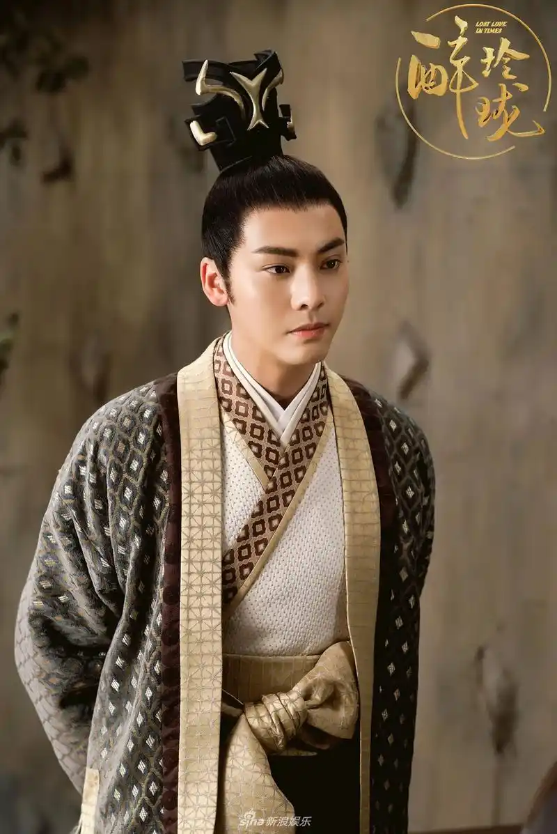 组图:血槽已空!《醉玲珑》陈伟霆剑眉冷目眼神深邃有戏