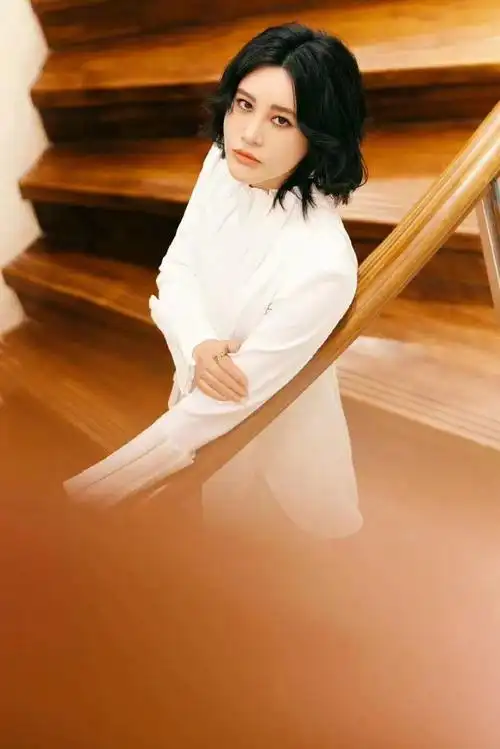 尚雯婕晒浪姐5工作餐