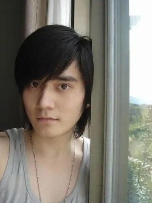 钱枫瘦20斤后帅出十倍路人镜头下头小一圈回到当年大学校草了