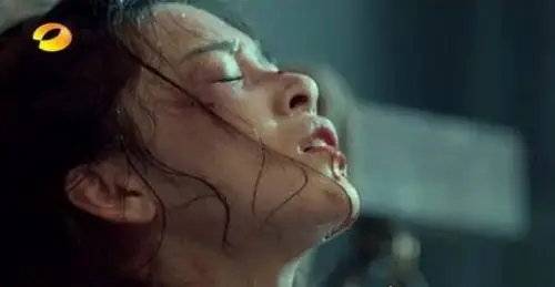 盘点女主角受伤电视剧片段麻雀李小男老虎凳受刑