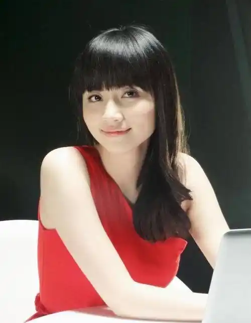 刘惜君演出事故圈粉百万失声三年靠一首大风吹再次翻红