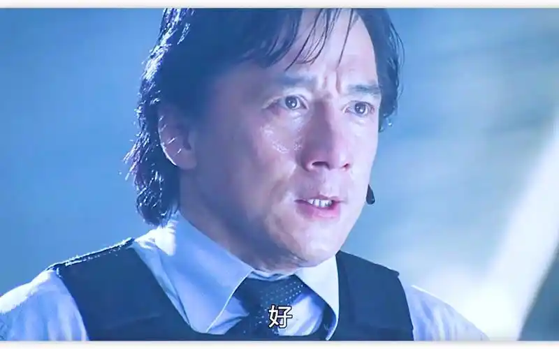 能看出反派是吴彦祖嘛!有人说这是成龙大哥最经典的电影,没有之一