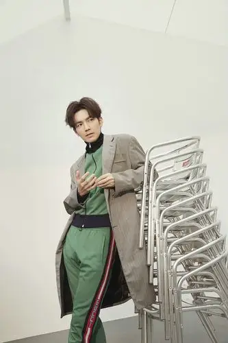 钟汉良封面写真曝光 诠释慵懒风