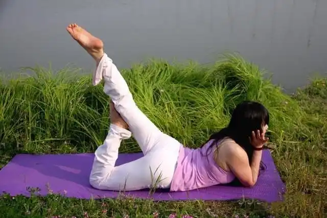 女人坚持练瑜伽的绝缝好处你也会蠢蠢欲动