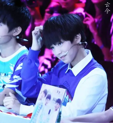 王俊凯# #tfboys王俊凯# 140828年代秀 cr:嘿哟哟哟哟哒哒