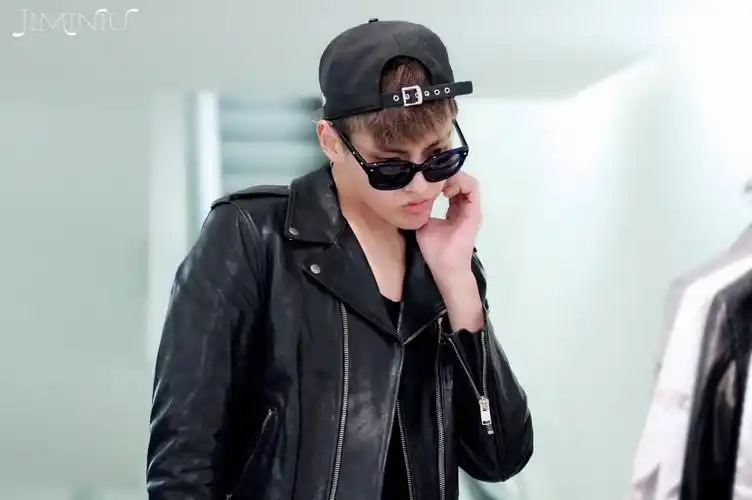 2015吴亦凡纽约购物 givenchy街拍_高清图片大全-爱豆app