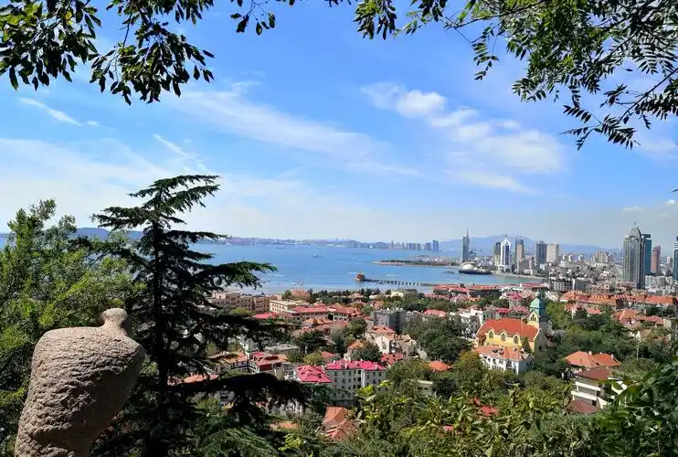 红瓦绿树碧海蓝天璀璨青岛