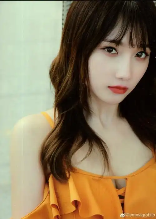 宋昕冉超话  宋昕冉早期水着橙色泳装写真93  冉冉身材一直是丝芭