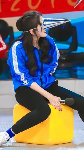 迪丽热巴快本壁纸图源wb见水印