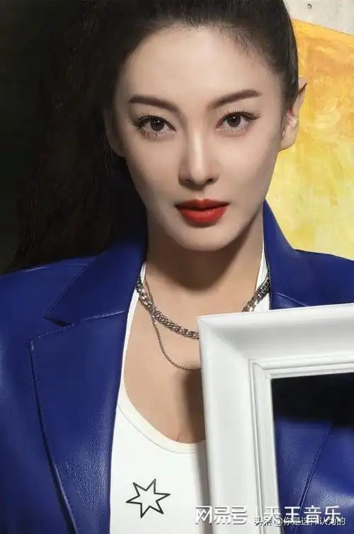 张雨绮时尚运动造型代言大众途观