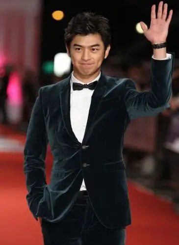 第47届金钟奖红毯 曾恺玹露胸垫林依晨透视显内裤(图)