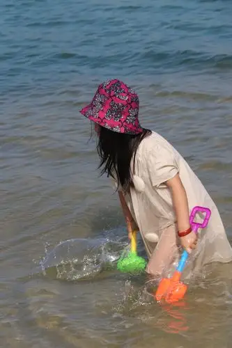 孟孟来海南故亊之三,南海踏浪花