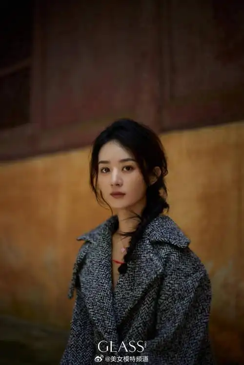 赵丽颖杂志大片曝光远离喧嚣回归自然悠闲而松弛