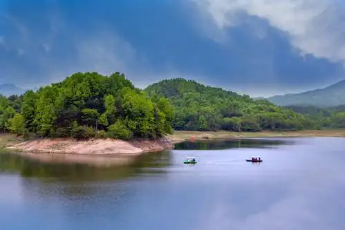 这是商城汤泉池风景区,是随缘姐照的照片,我们返程路上观赏一下