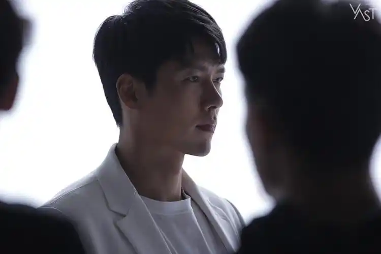 《爱的迫降》玄彬广告花絮曝光 360度无死角引惊呼:不愧是"公共财产"!