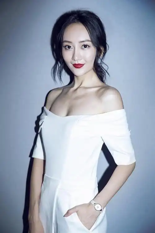 夜光剧本事件后,姐弟恋实锤?王鸥何九华恋情曝光,好事将近!