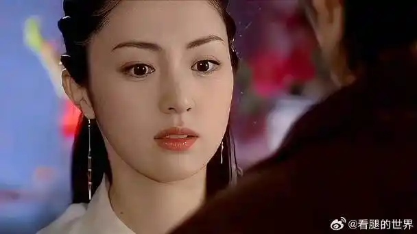 当年戏中的她只有一个造型却美得清丽脱俗,董璇年轻时真的好美