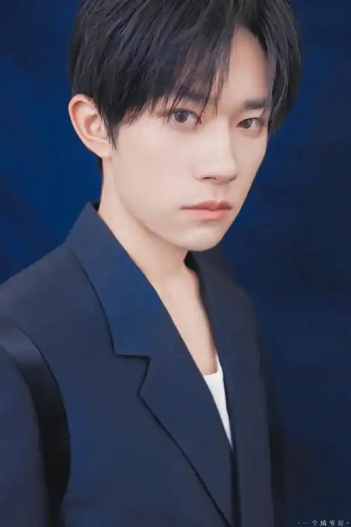 宝格丽全球香氛代言人易烊千玺##易烊千玺送你一朵小红花