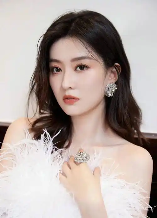 女星乔欣时尚合集:秀丽姣美,天生丽质