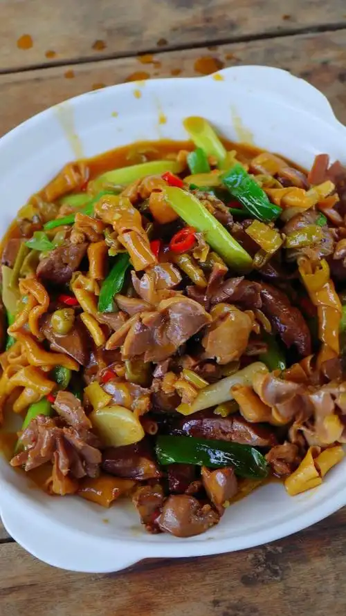 火热的天气必须来个火辣的菜!辣炒鸡杂在这个夏天必须排上名次!