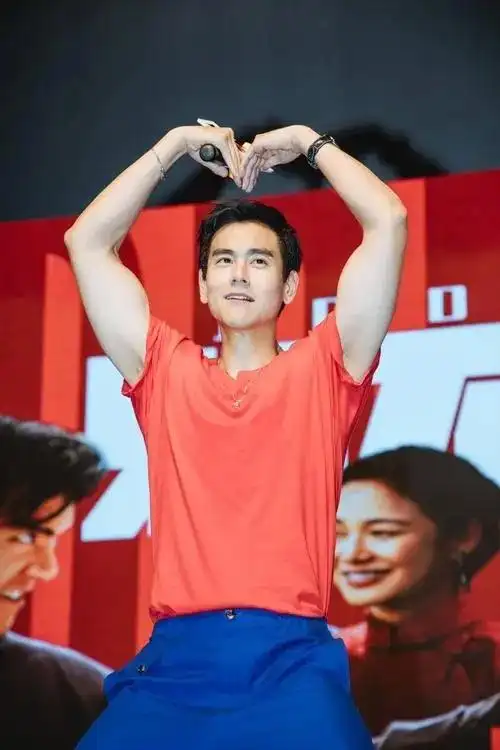 彭于晏暴瘦32斤每天跑步8公里极度自律又极致优秀爱了