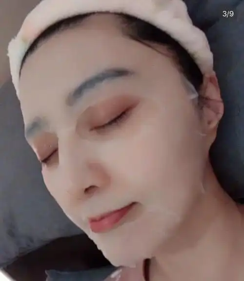 范冰冰卸妆后双眼皮也是超宽了,这样看比眼睛还要宽了,然而不少人看到