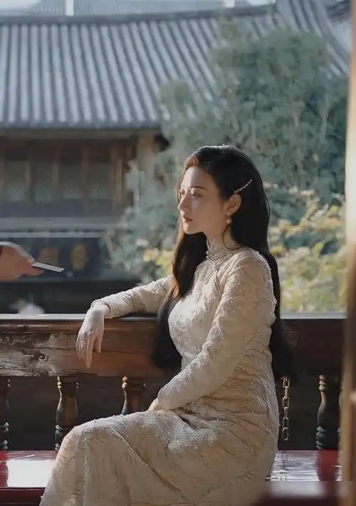 司藤首播景甜旗袍装扮美出圈惹得王思聪下场卖力帮宣传