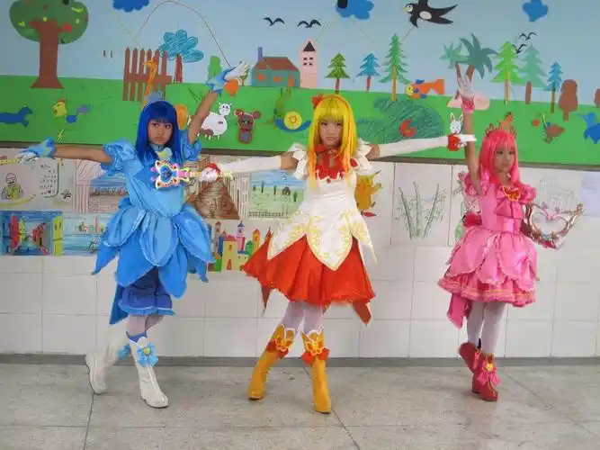 周雨彤在《巴啦啦小魔仙》中饰演谁?