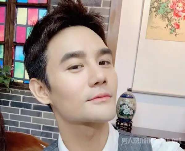 王鸥王凯恋情曝光深夜约会牵手是友情还是爱情