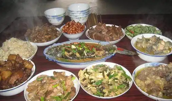 农村家庭聚餐吃的饭菜, 你最喜欢哪一桌子?__凤凰网