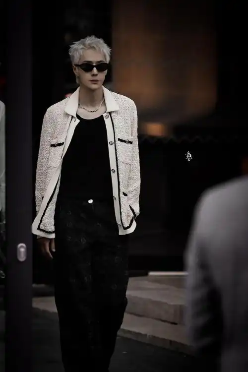 王一博巴黎时装周##王一博香奈儿品牌形象大使##王一博白金狼尾街拍