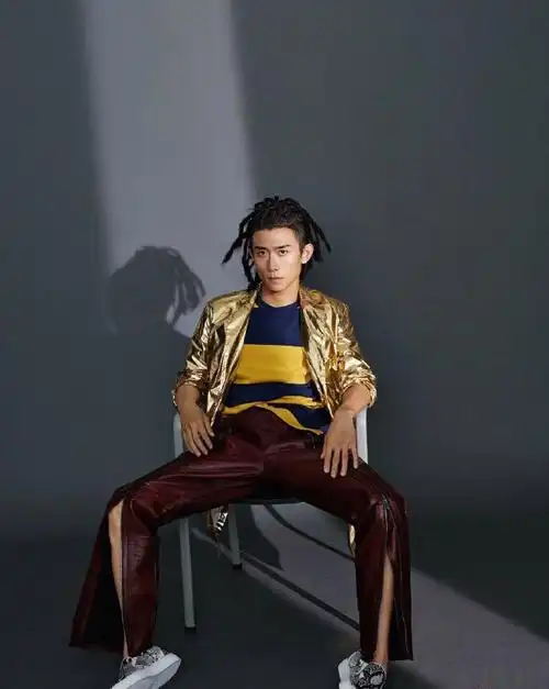 分享一个「痞子山」——张一山这个人吧,长相不是特别奶油特别鲜肉的