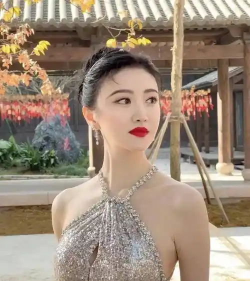 景甜在gq盛典上身着"珍珠女士"礼服,奢华优雅,魅力十足_美学_形象