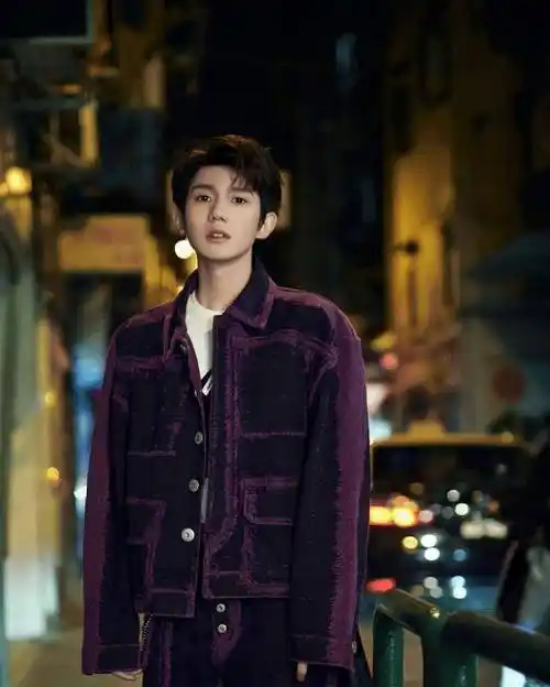 有种"断骨式长大"叫王源,1米8身材比例引热议,不愧是三小只最帅