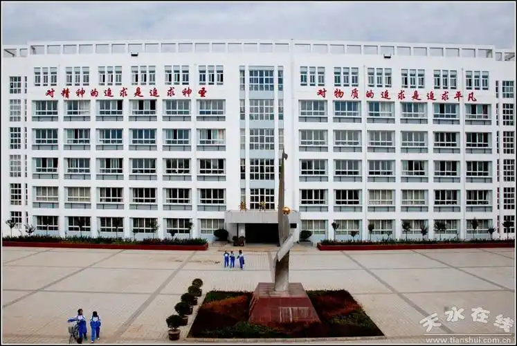 (图为张家川县一中校园)