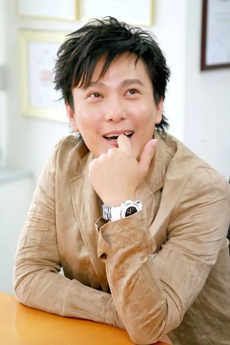 一直很喜欢张信哲的那句歌词:"两个人相互辉映,光芒胜过夜晚繁星.