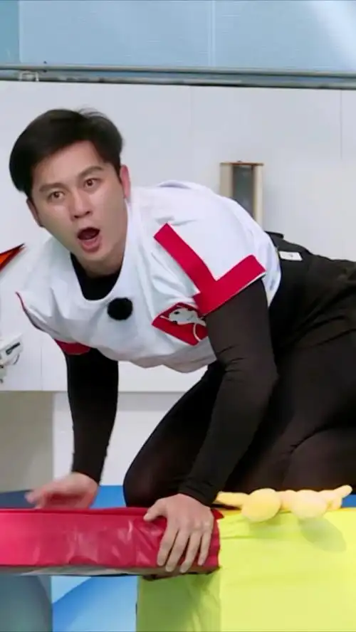 李晨使出"剪刀脚"做最靓的牛