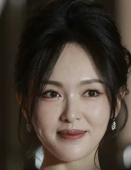 唐嫣生图这状态可真是非常好的了,皮肤真棒啊