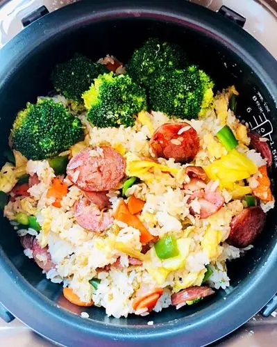 漂/pig做的腊味煲仔饭(电饭煲版)