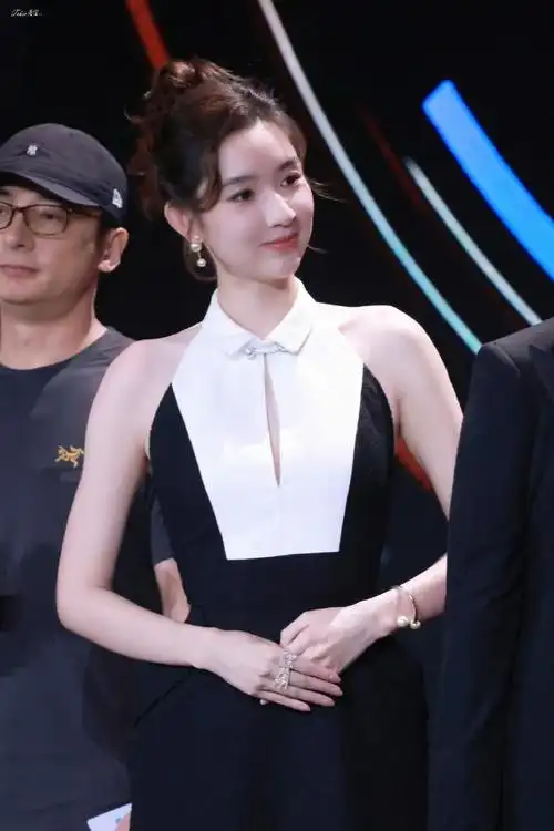 王玉雯活动生图状态##王玉雯线下活动状态