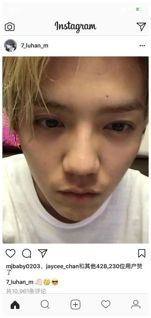 今天唔哩鹿晗先森在ins上发了两幅照片和八组的盆友发现发到了八组